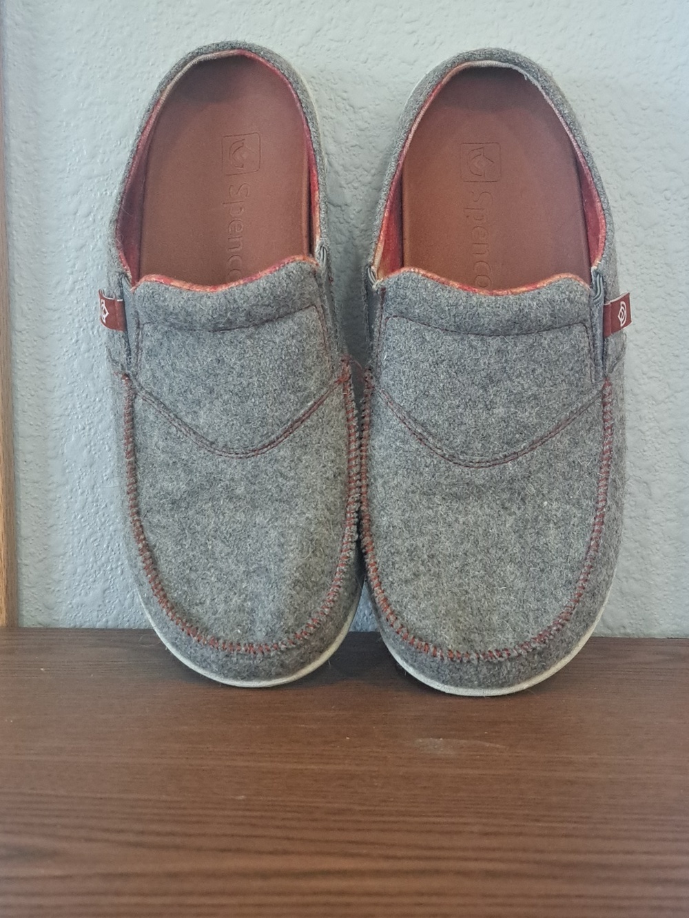 Spenco Women’s Grey Felt Mule with Contrast Stitching - Picture 3 of 11